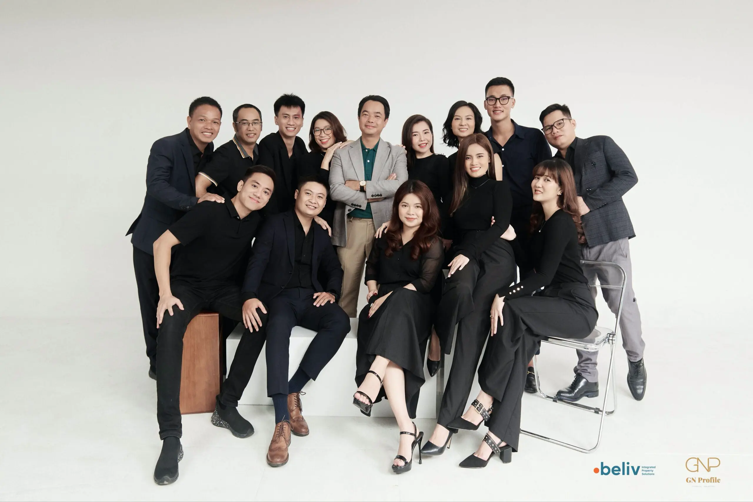 gạo nâu chụp ảnh cho nhóm tập thể